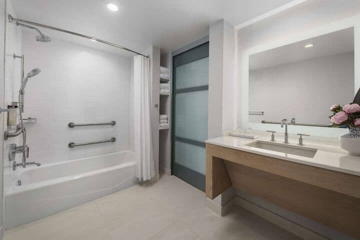 Room 106 of 193