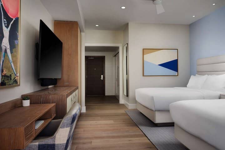 Room 8 of 193