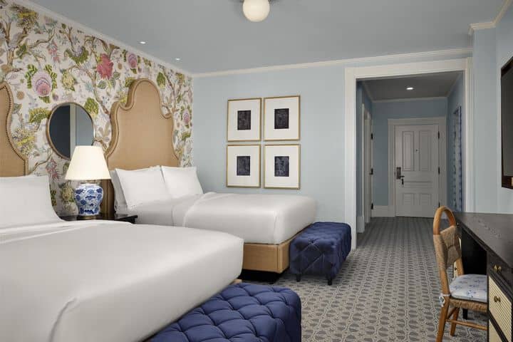 Room 43 of 193